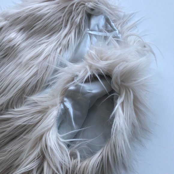 Source Unknown Cream Faux Fur Vest - Picture 11 of 13